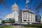 Vista panorámica del complejo Marble Arch Place con grúas de construcción