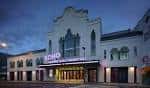 Fachada exterior del Soho Theatre Walthamstow al atardecer