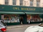 Vista frontal de la tienda Owl Bookshop en Londres