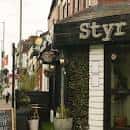 Fachada del Styr Bistro en Sheffield con letrero visible