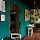 Interior del Styr Bistro con decoración moderna y mesas dispuestas