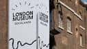 Detalle de la fachada exterior mostrando el rótulo 'London Museum Docklands'
