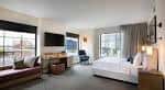 Habitación estándar con cama king-size y vista a la ciudad