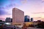Vista exterior del Sheraton Phoenix Downtown al atardecer