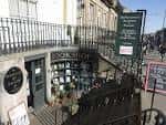 Fachada exterior de la librería Typewronger Books en Edinburgh