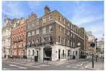 Fachada del edificio Swedenborg House desde la esquina de Bloomsbury Way