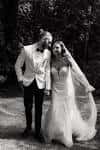 Pareja de novios en el exterior del Woodland Discovery Centre