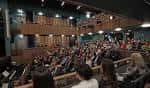 Auditorio lleno de público durante un evento