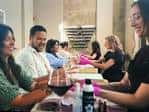 Grupo de personas disfrutando de una experiencia en el Wine Spa