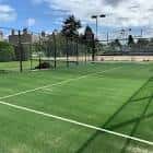 Vista exterior de las pistas de pádel al aire libre en Game4Padel Edinburgh Park