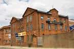 Vista exterior del Queens Dock Business Centre en Liverpool