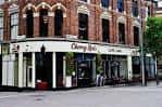Fachada exterior del Cherry Reds Café Bar en Birmingham