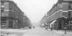 Vista histórica en blanco y negro de la calle Granby con edificios antiguos