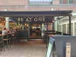 Fachada del bar Be At One en Birmingham con terraza exterior