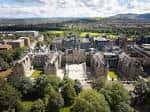 Vista aérea del complejo de la Edinburgh Futures Institute con sus edificios históricos y modernos