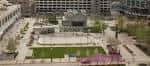 Vista aérea del centro urbano mostrando el espacio verde y estructuras de Gallivan Center