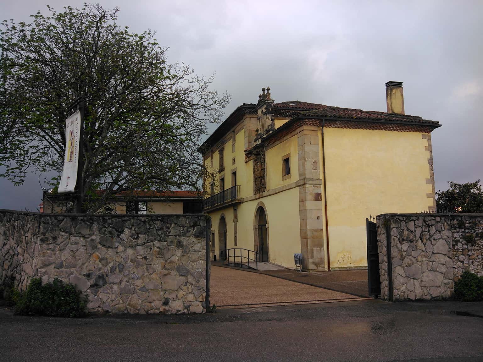 Palacio de San Andrés de Cornellana