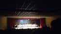 Actuación en el escenario del Auditorio Municipal Gustavo Freire con público