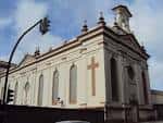 Fachada exterior de la iglesia parroquial de San Francisco Javier en el colegio jesuita de Lugo