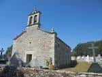Exterior de la Parroquia de San Xoán de Pena con cementerio adyacente