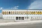 Fachada frontal del CEIP Sagrado Corazón con diseño moderno y entrada principal