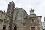 Vista de la Iglesia de San Pedro en Lugo desde una perspectiva frontal