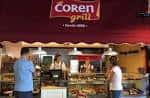 Interior de Coren Grill con personal atendiendo a clientes