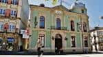 Fachada principal del Círculo de las Artes a pie de calle