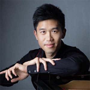 Alan Woo, piano