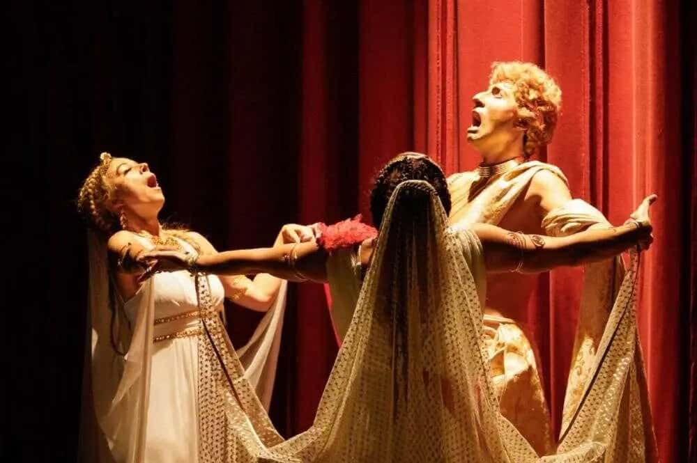 Visita Teatralizada al Teatro Principal. Molécula Escénica: Katharsis
