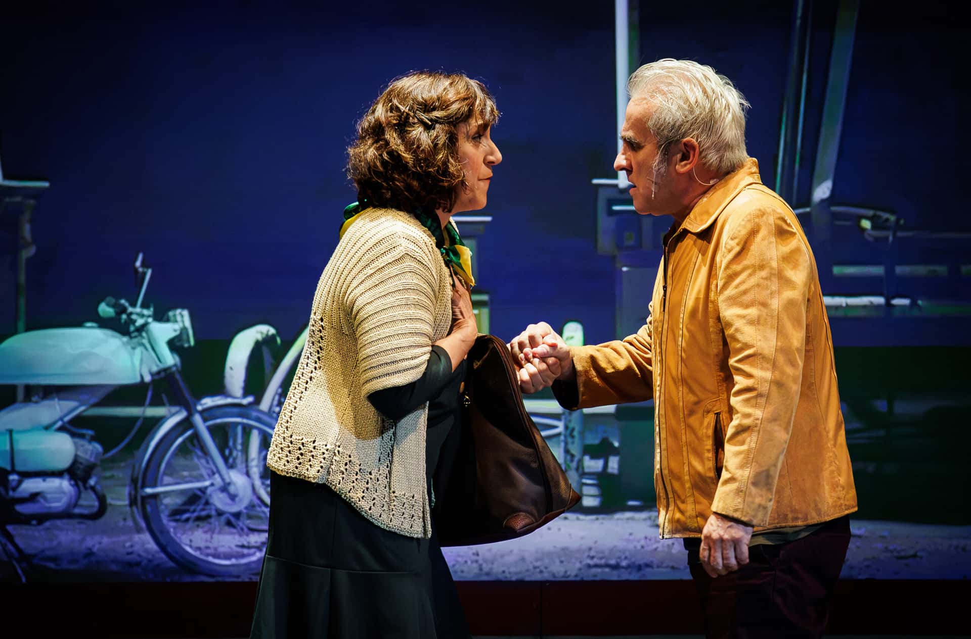 Escupir al cielo - Azar Teatro