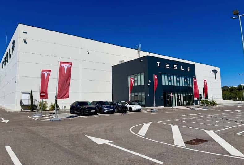 Experiència de conducció autònoma Tesla