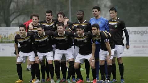 Pickleball en Betanzos: el deporte de moda en Guiliade