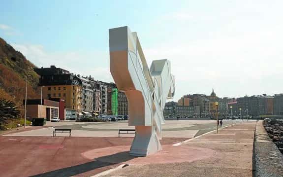 Surfskate en Sagüés: la nueva pista que llega este verano