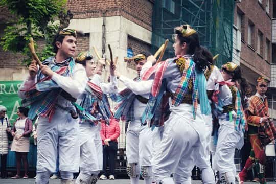 Alarde de danzas (Dantza Plazetan 2026)