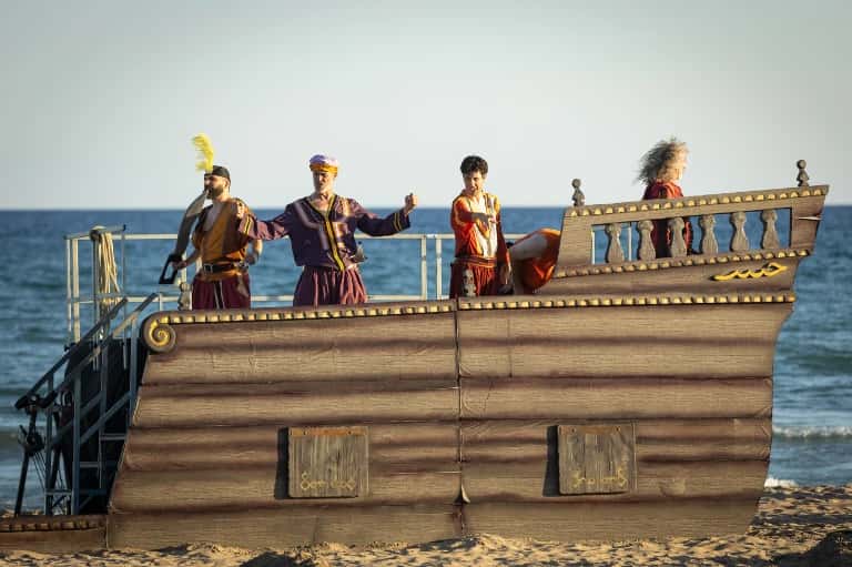 El Desembarco Pirata toma la playa de Castelldefels