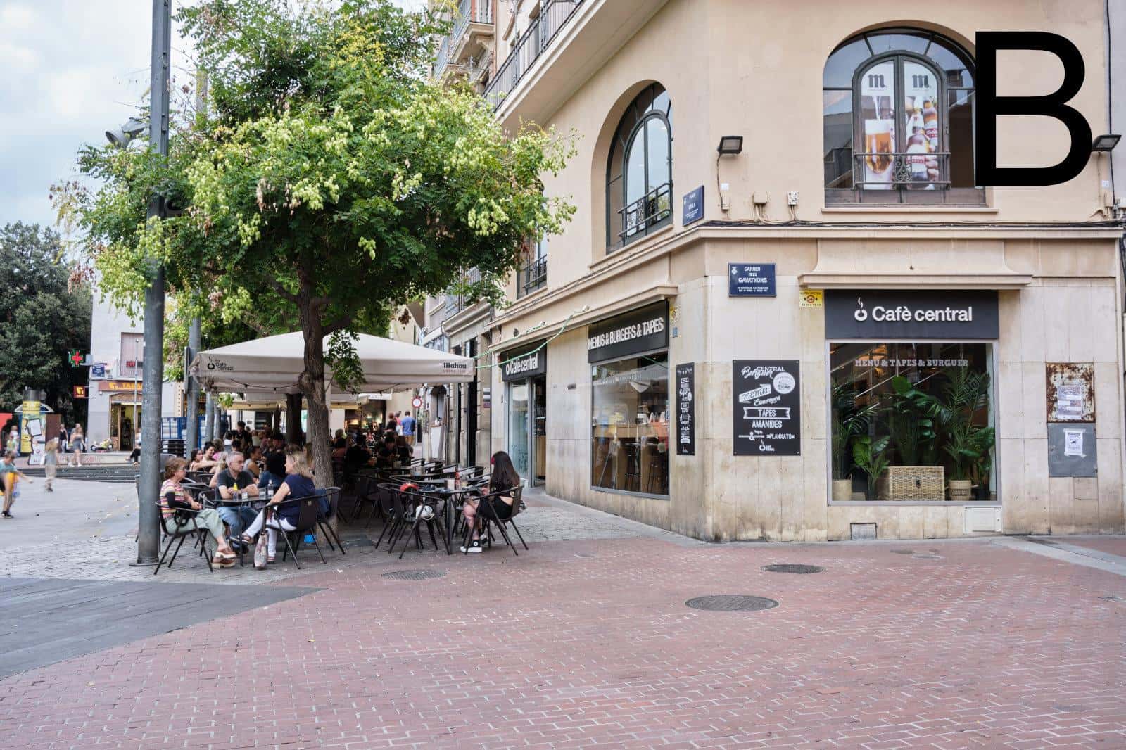 Cafè Central Plaça Vella en Terrassa: tapas y terraza
