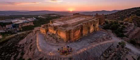 Observación del eclipse solar en el Palacio de Ibn Mardanis
