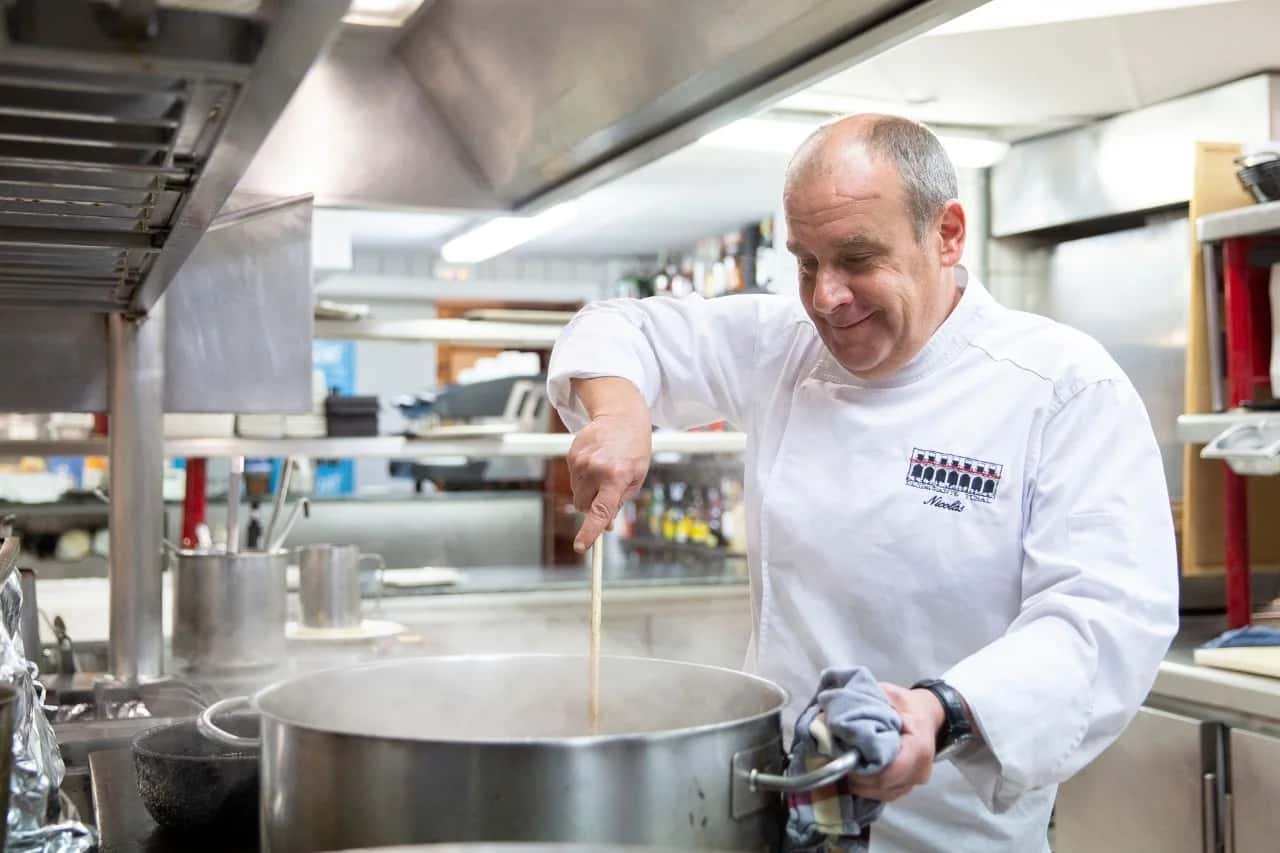 San Nicolás La Cocina Vasca: tradición y pintxos en Pamplona