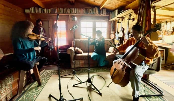 Improvisóns lleva música en directo al Pub Momo