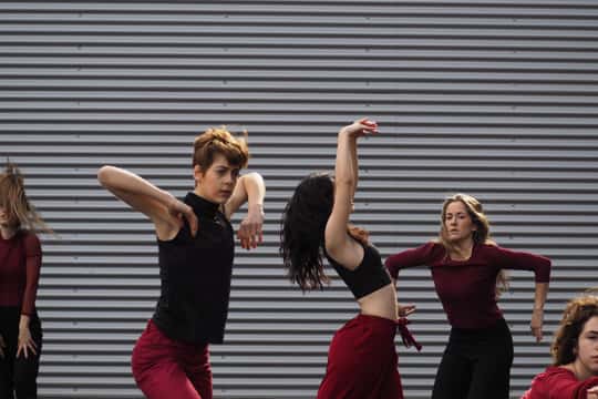 10 emakumek, mundua dantzan