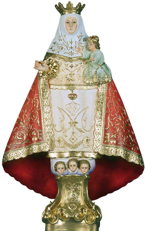 Procesión con la imagen de la Santina