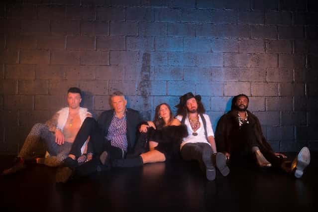 Concierto de Bisonte Blanco, Superglú y Látigo Mantra