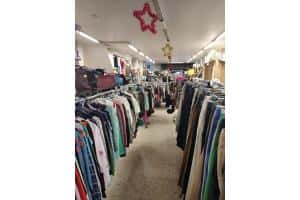 La fiebre de la ropa vintage en Ourense: guía de tesoros