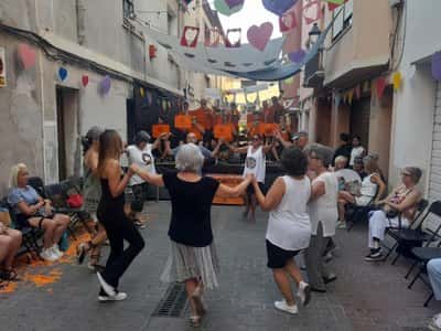 Baile de sardanas de las 181as Fiestas de la calle de Sant Jaume