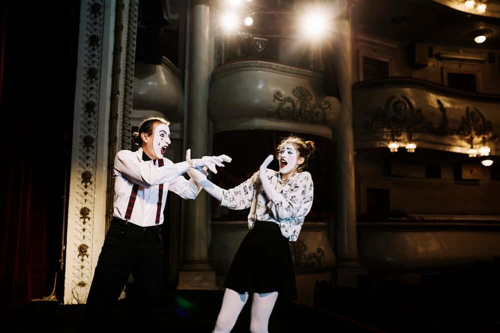 Teatro de Improvisación: La Sorpresa Sube al Escenario en Ferrol