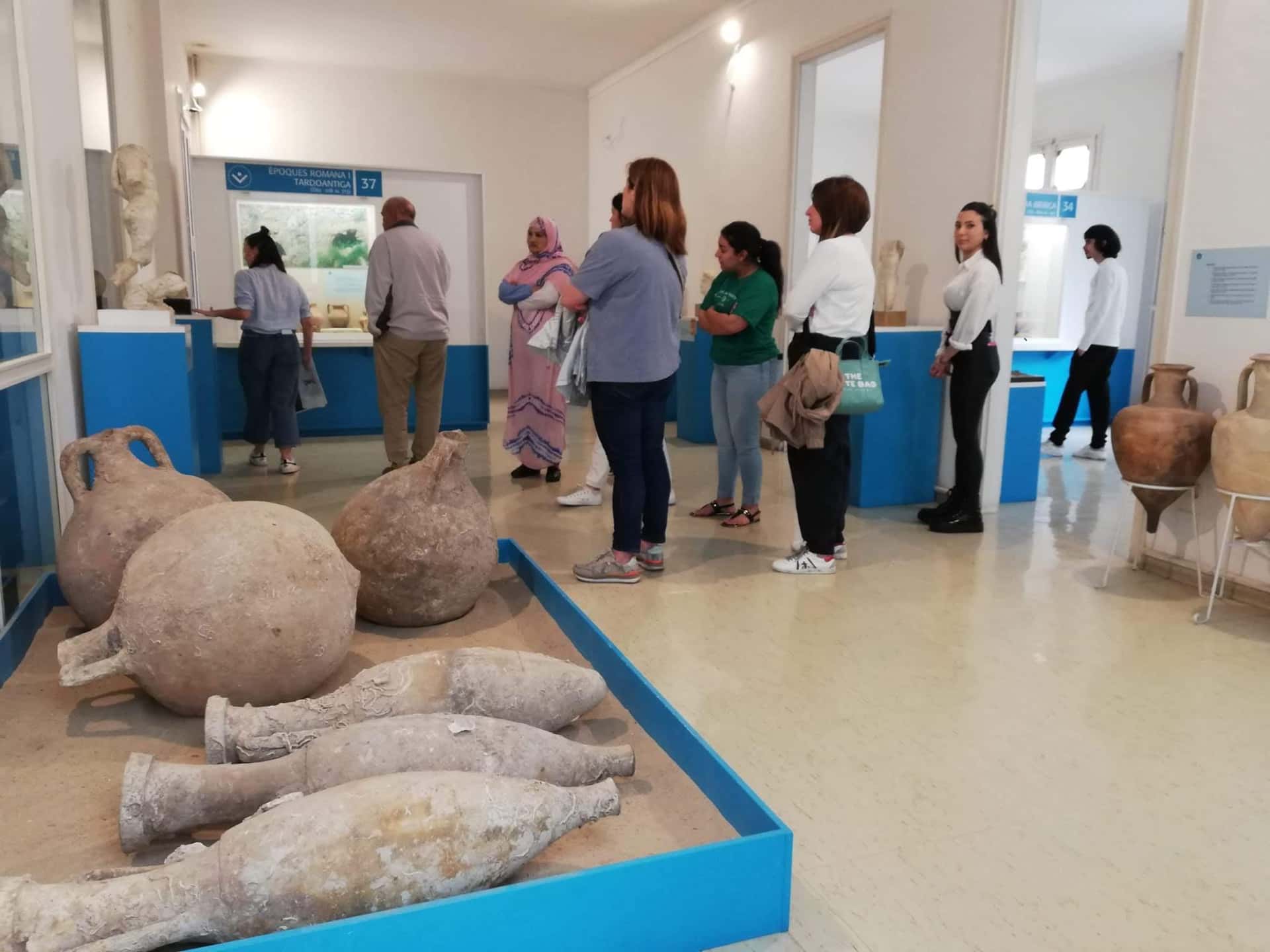 Los alumnos del colegio Maria Rosa Molas explican la cultura clásica