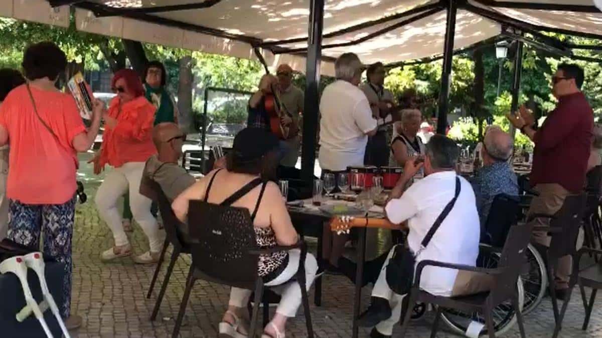 Comidas de grupos en la Caseta Municipal