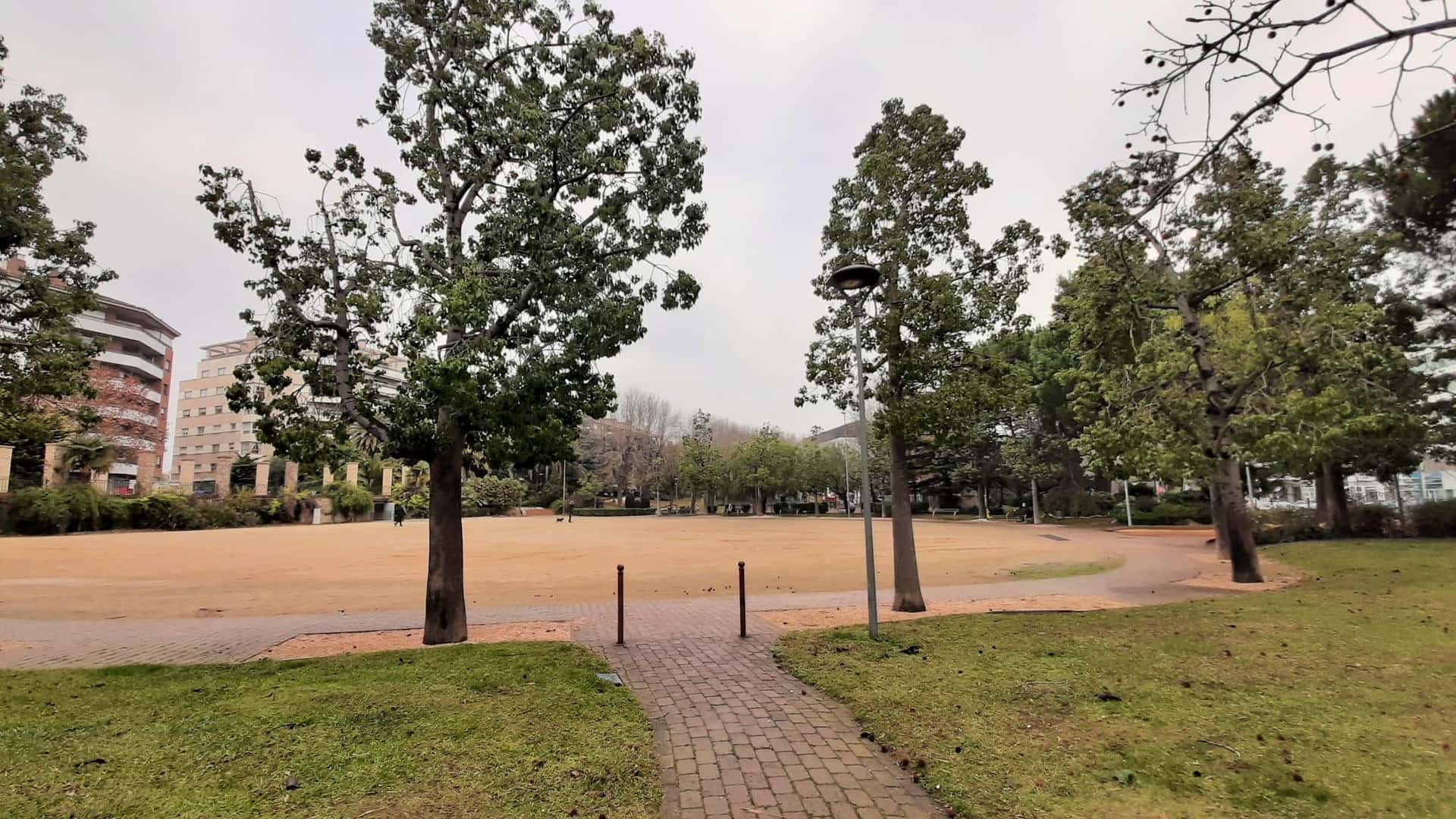 Paseo: de la plaza de la Libertad al parque de Sant Jordi