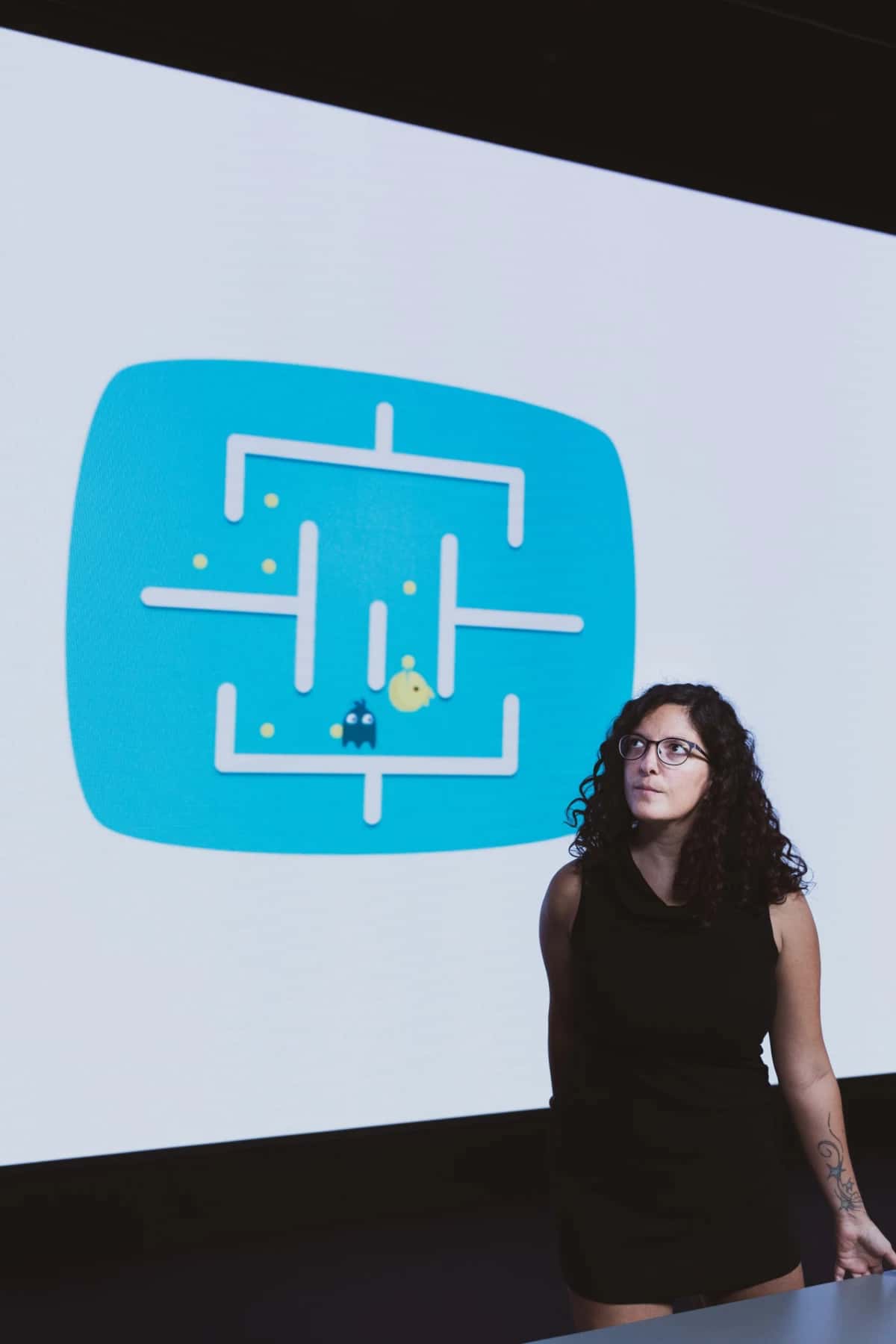 Conferencia “¿Objetos inteligentes para humanos obsoletos? Miradas críticas al algoritmo”